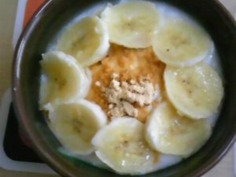 朝食にバナナきな粉ヨーグルト